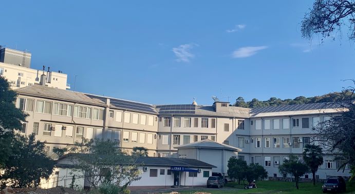 Hospital da Serra economizará R$ 24 mil ao ano com usina de energia solar